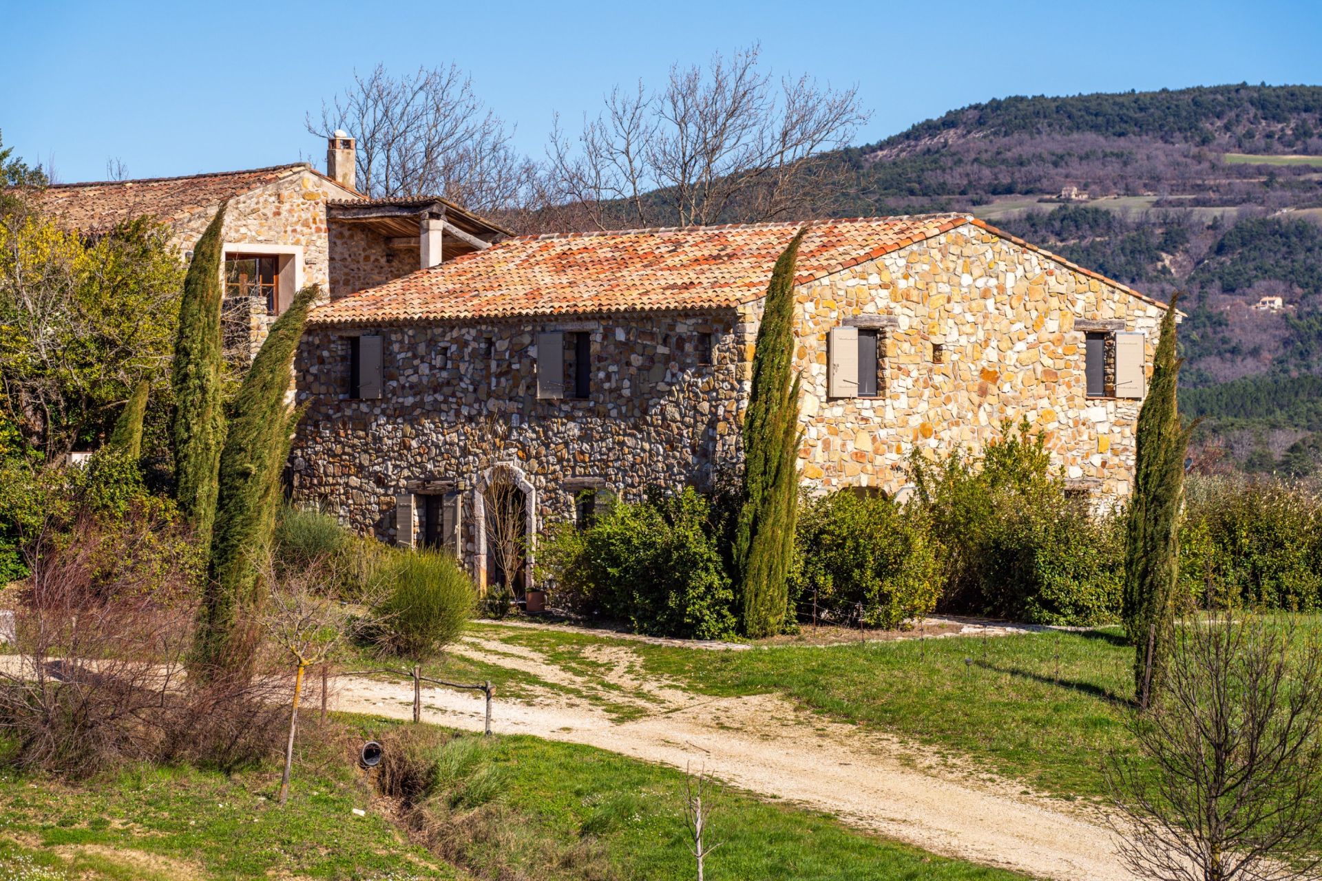 maison 81 Pièces en vente sur OPPEDETTE (04110)