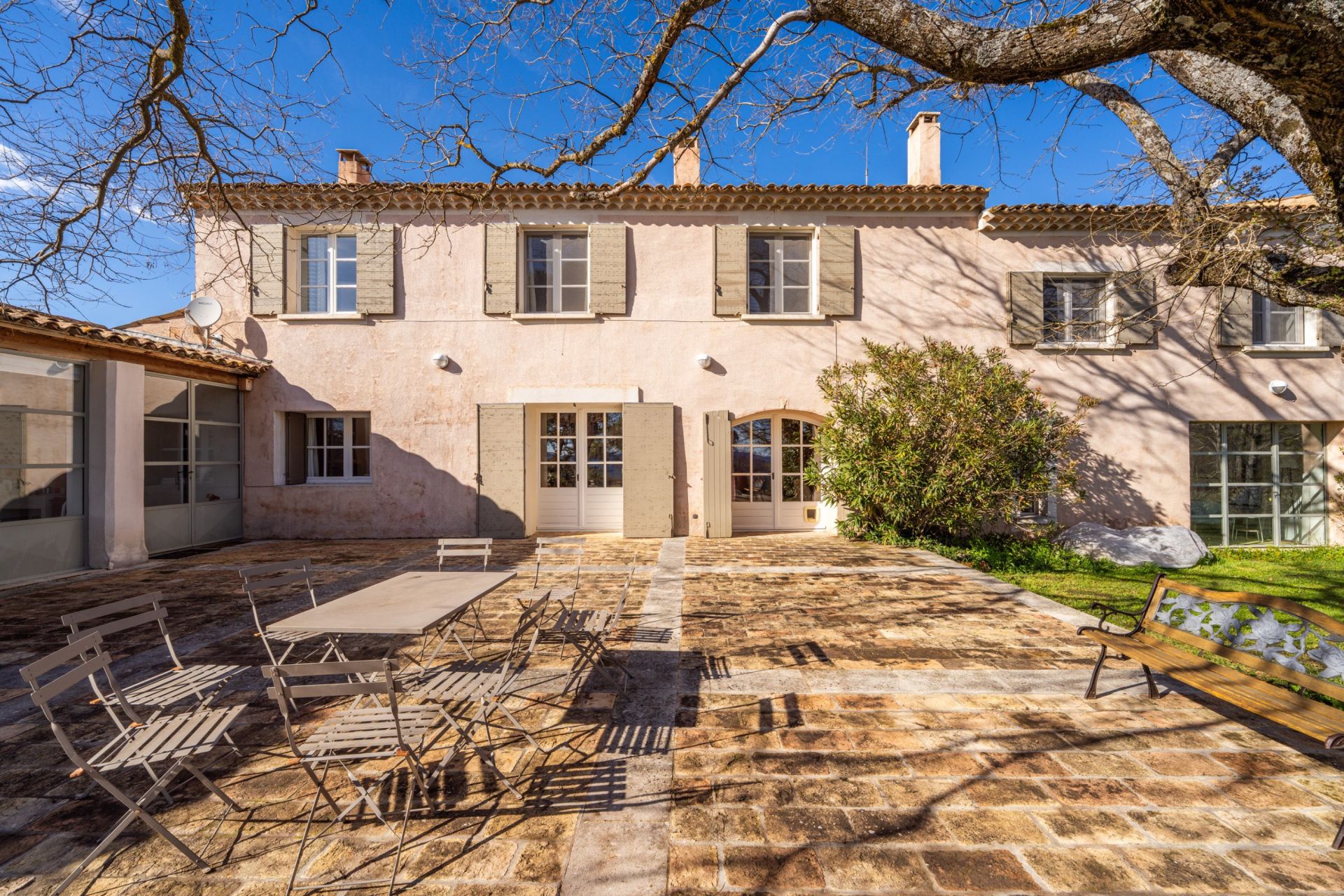 maison 81 Pièces en vente sur OPPEDETTE (04110)