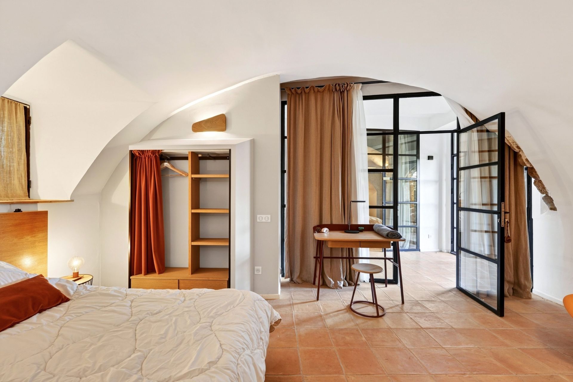 maison 81 Pièces en vente sur OPPEDETTE (04110)