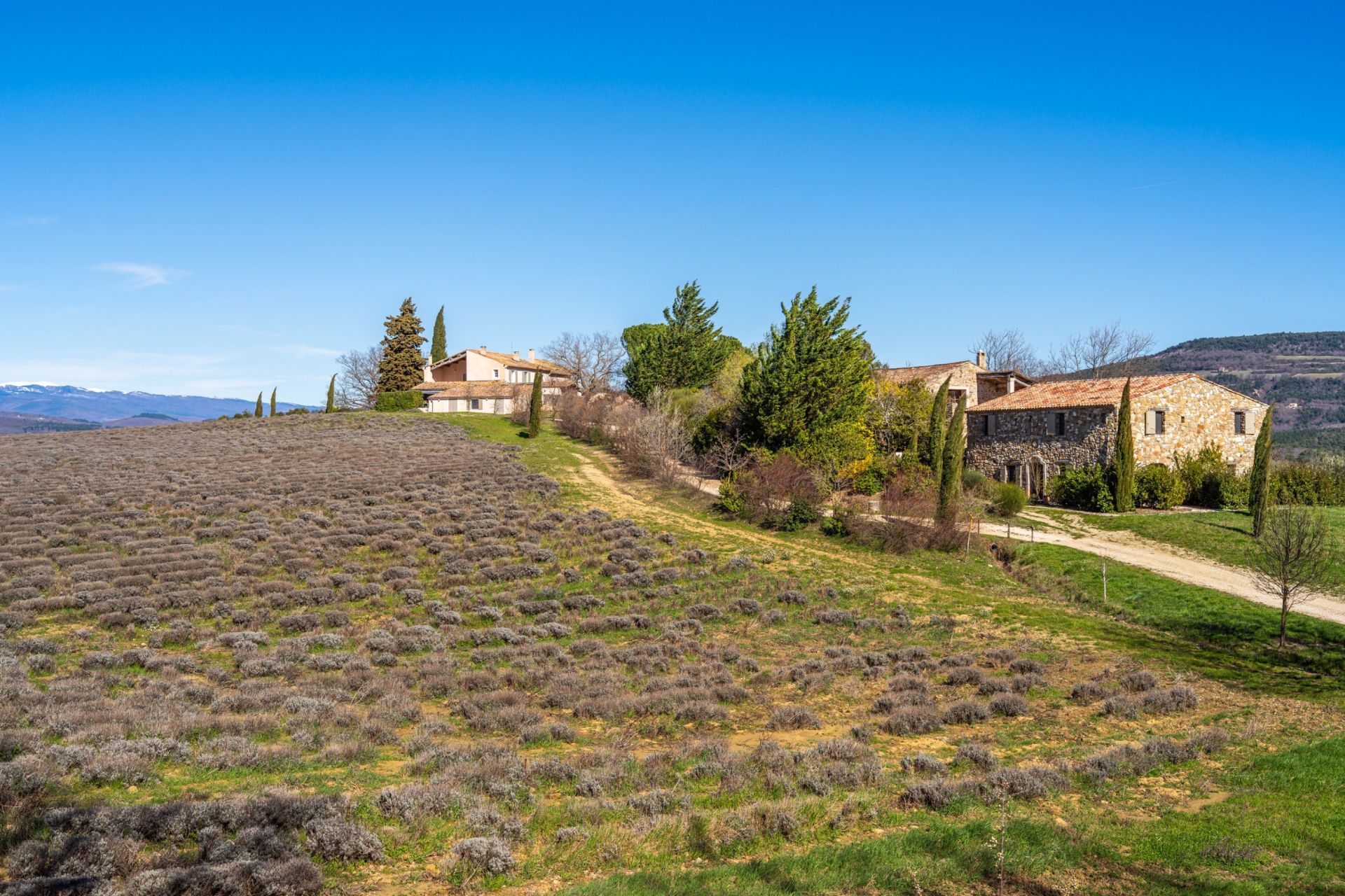 maison 81 Pièces en vente sur OPPEDETTE (04110)