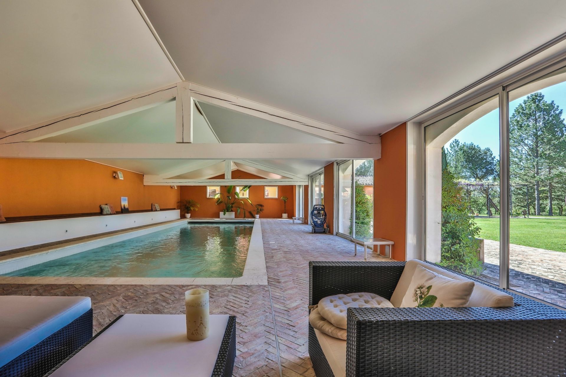 house 10 Rooms for sale on ROUSSILLON (84220)