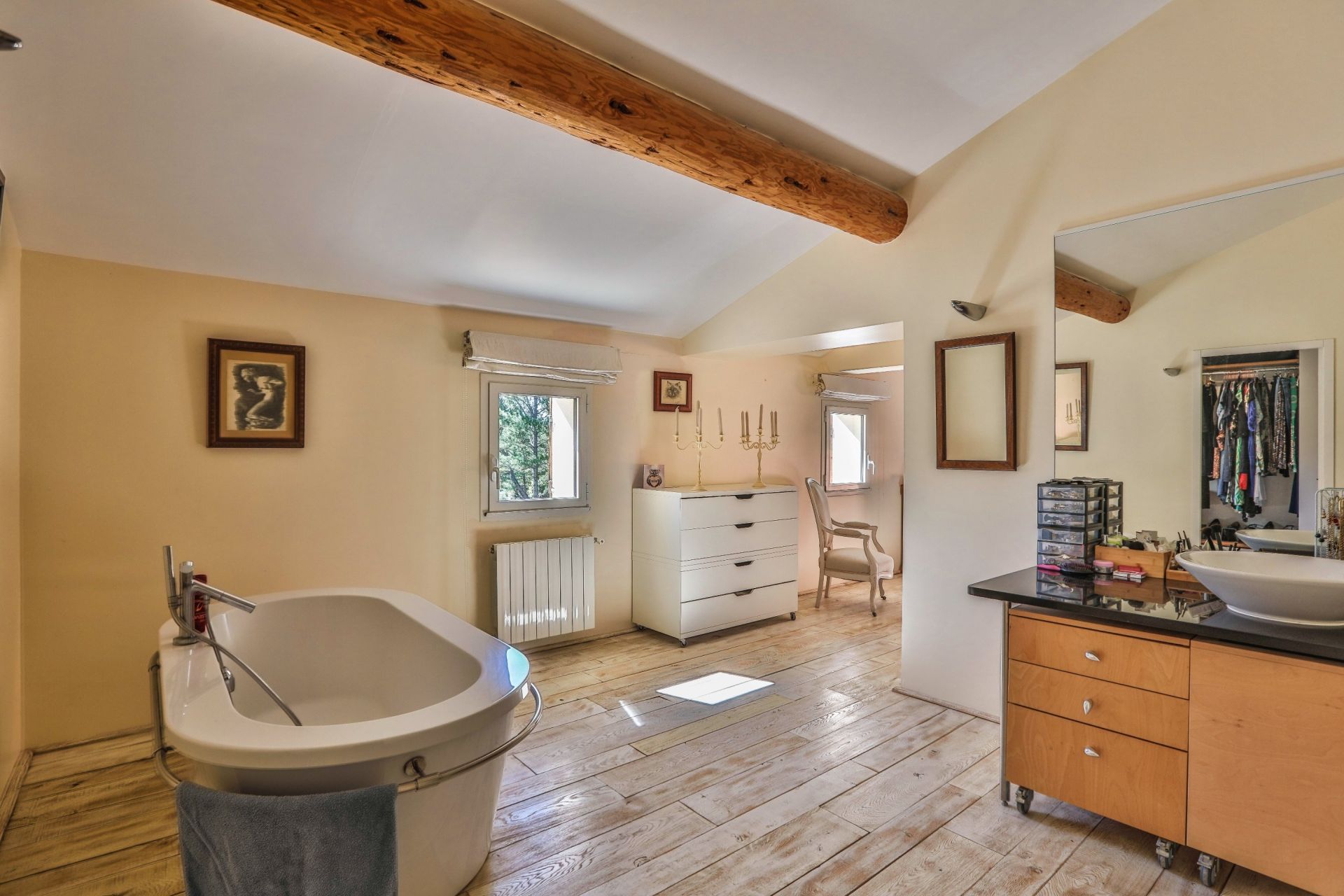house 10 Rooms for sale on ROUSSILLON (84220)