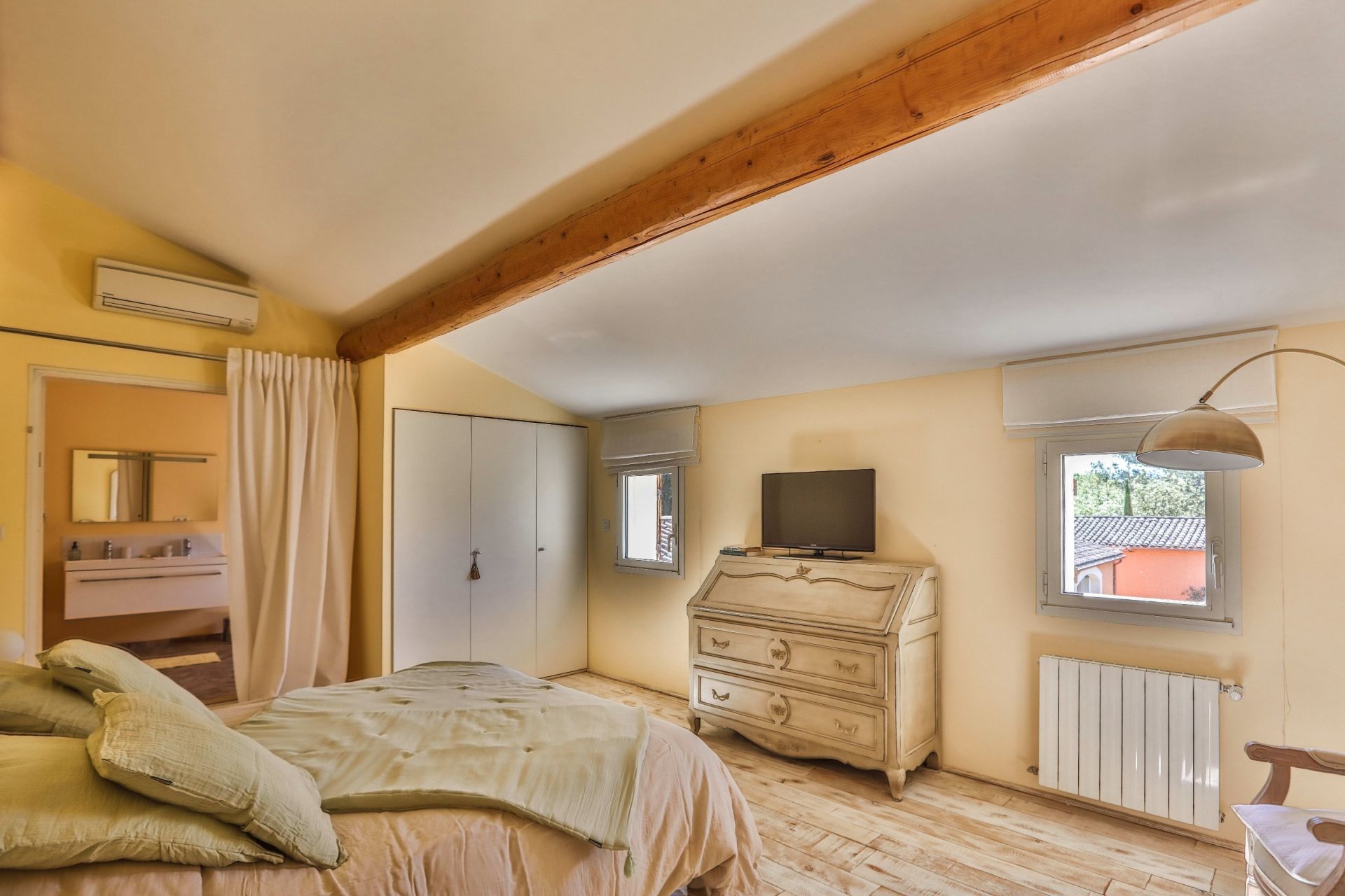 house 10 Rooms for sale on ROUSSILLON (84220)