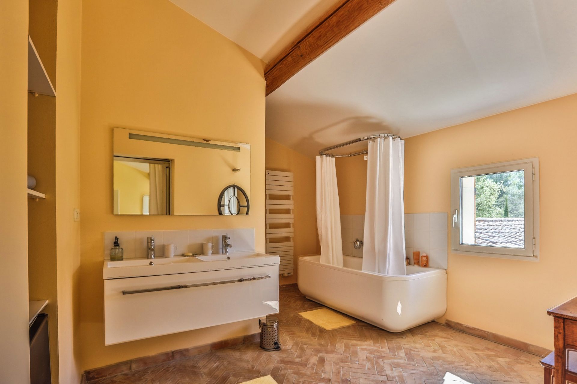 house 10 Rooms for sale on ROUSSILLON (84220)