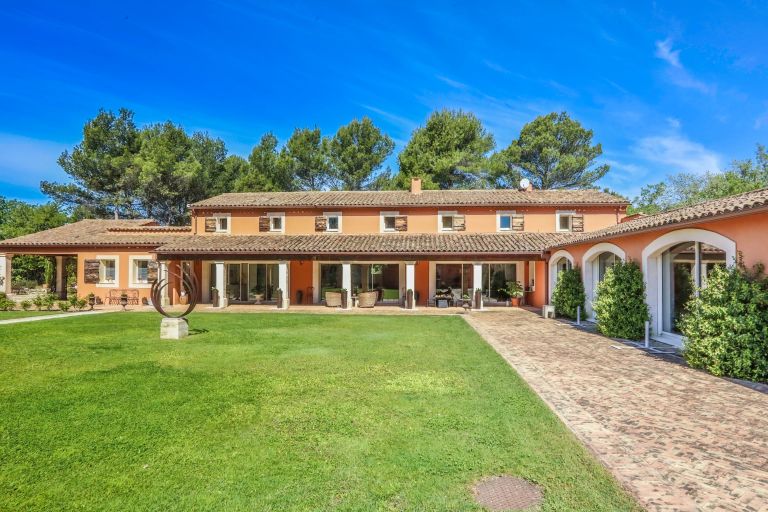 house 10 Rooms for sale on ROUSSILLON (84220)