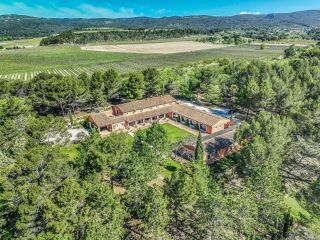 house 10 Rooms for sale on ROUSSILLON (84220)