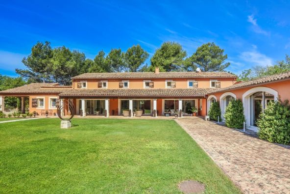 Vente Maison Roussillon 10&nbsp;Pièces 700&nbsp;m²