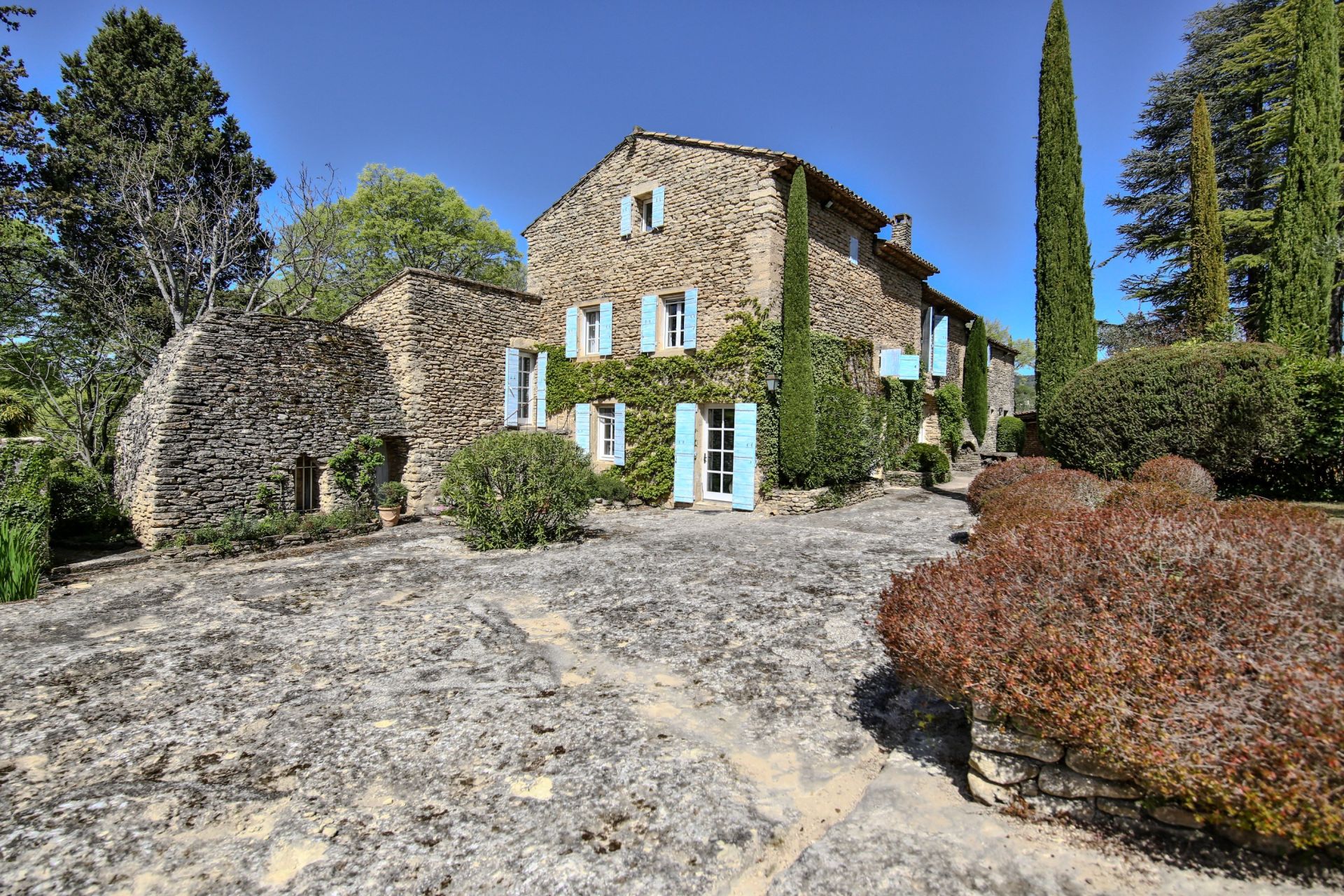 maison 10 Pièces en vente sur GORDES (84220)