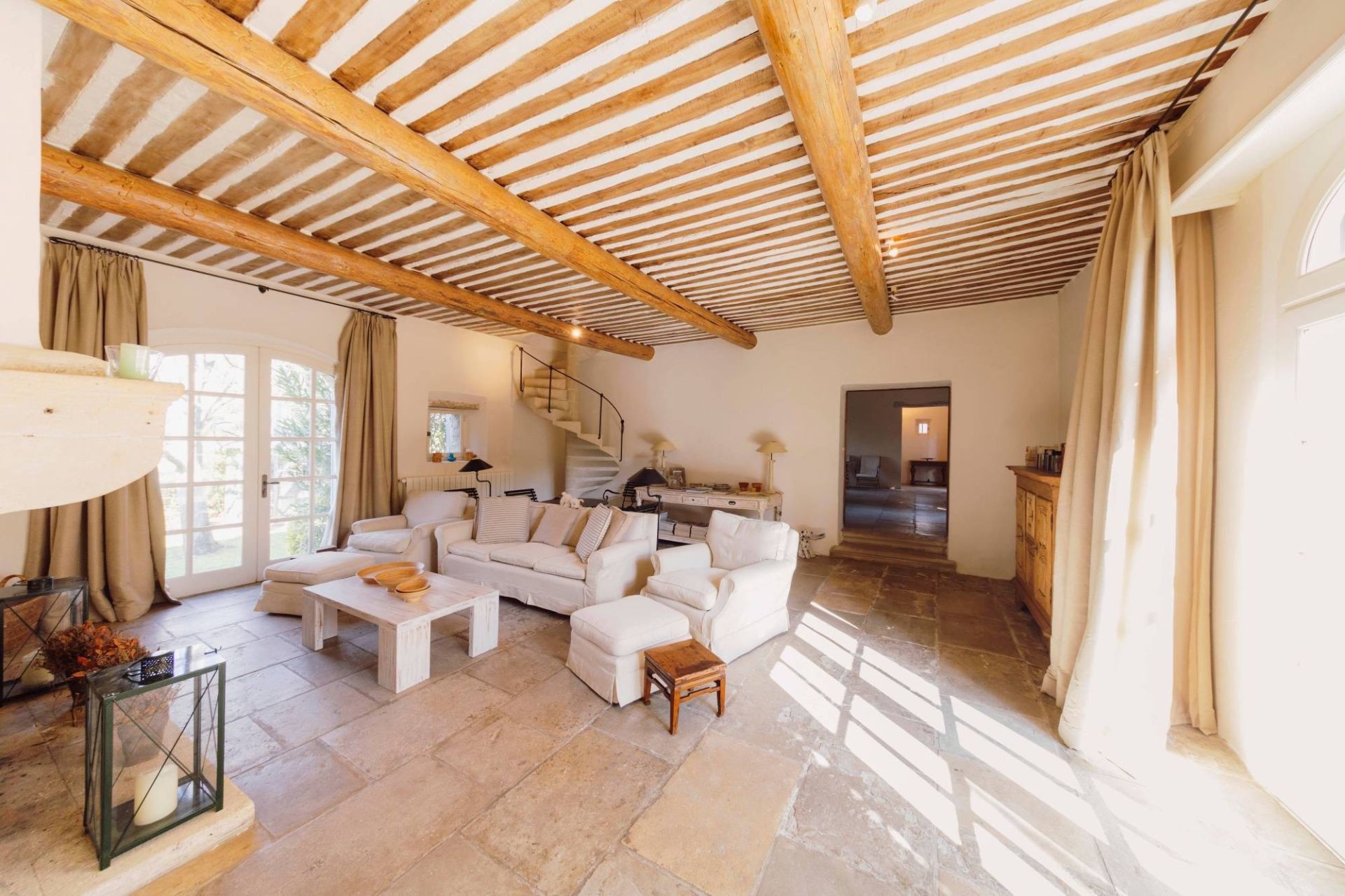 maison 10 Pièces en vente sur GORDES (84220)