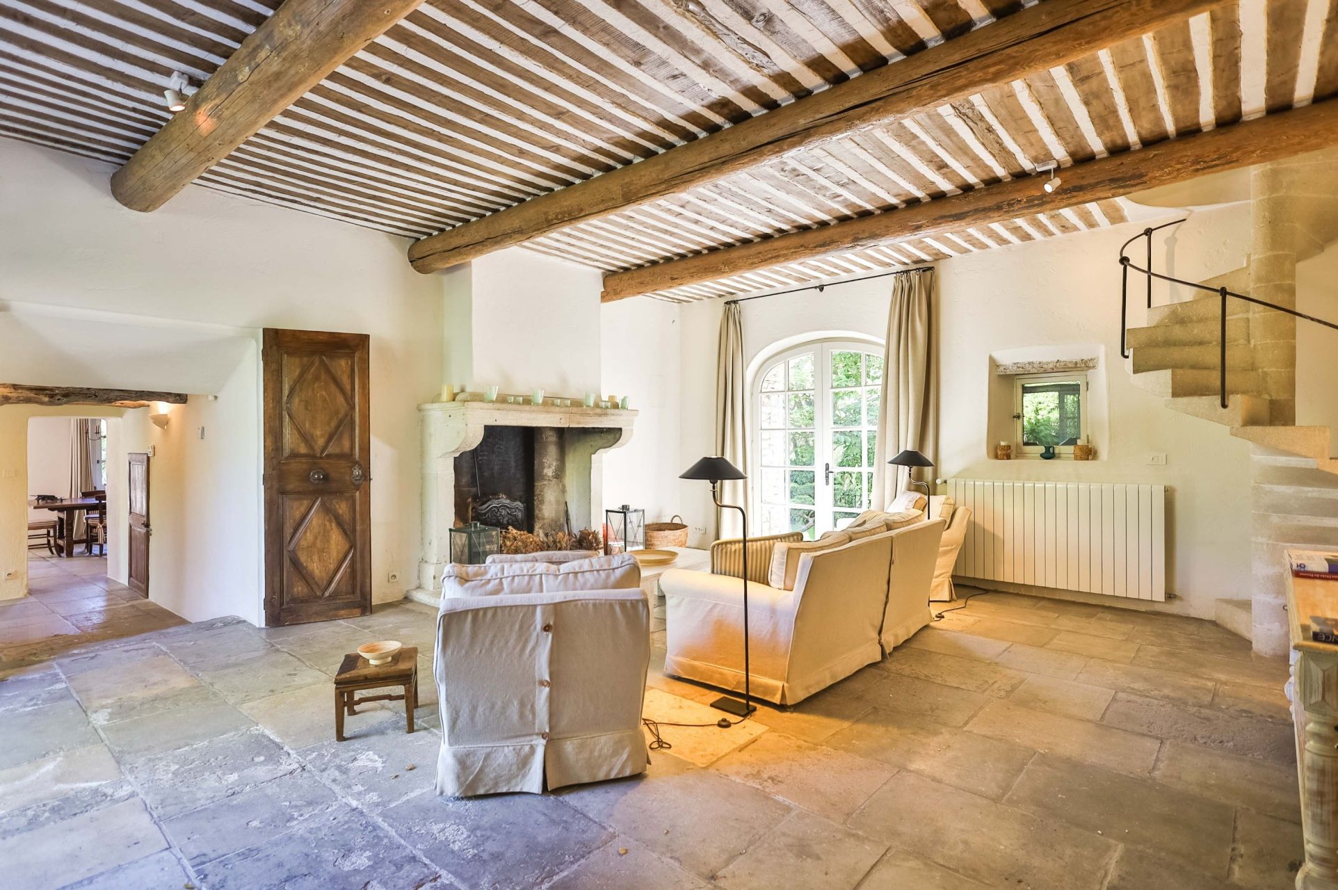 house 10 Rooms for sale on GORDES (84220)
