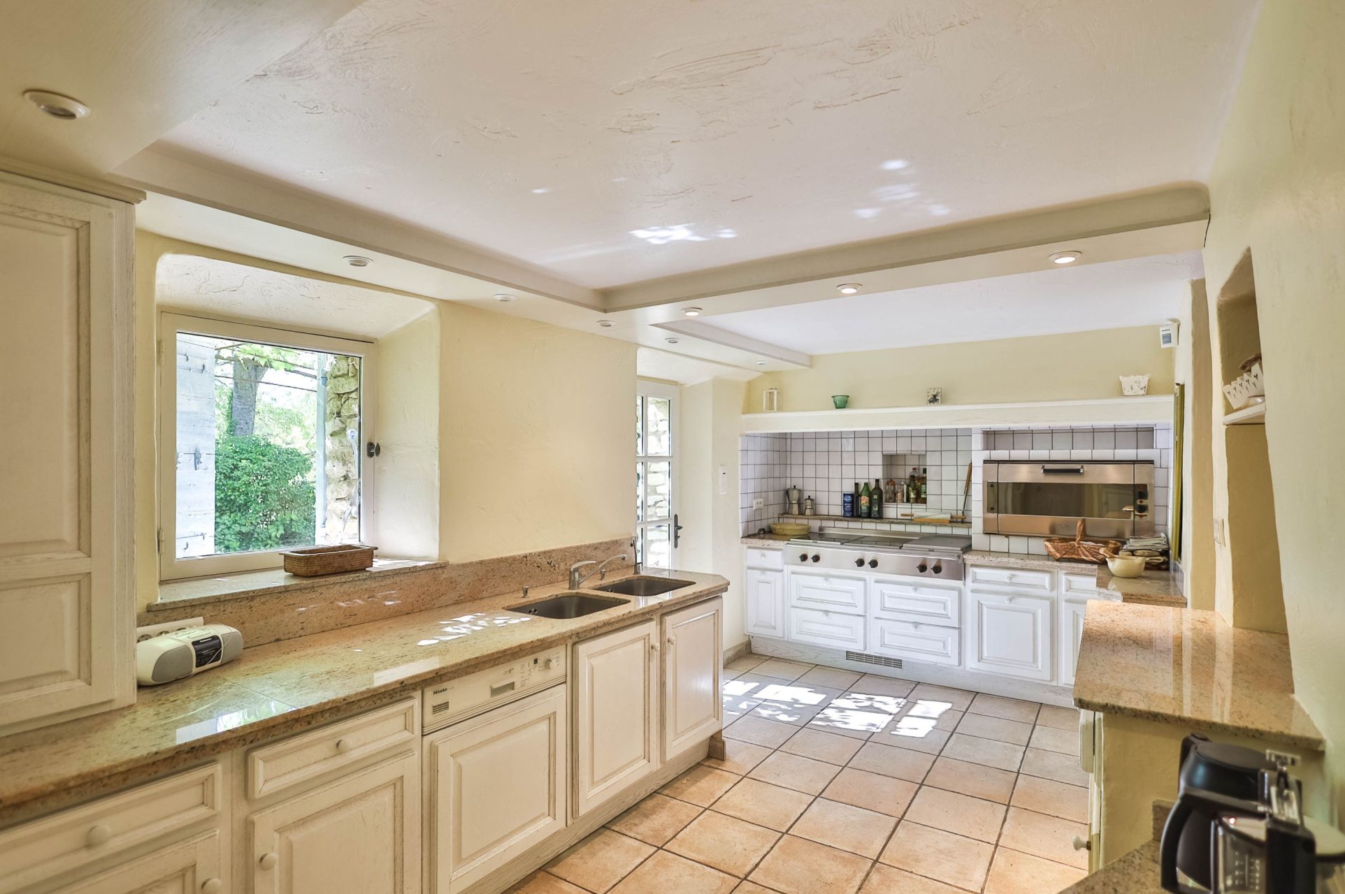 house 10 Rooms for sale on GORDES (84220)