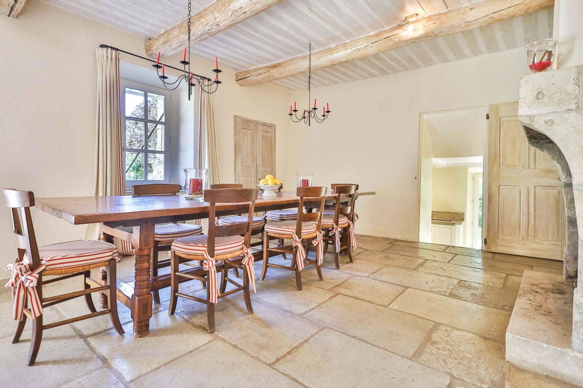 house 10 Rooms for sale on GORDES (84220)