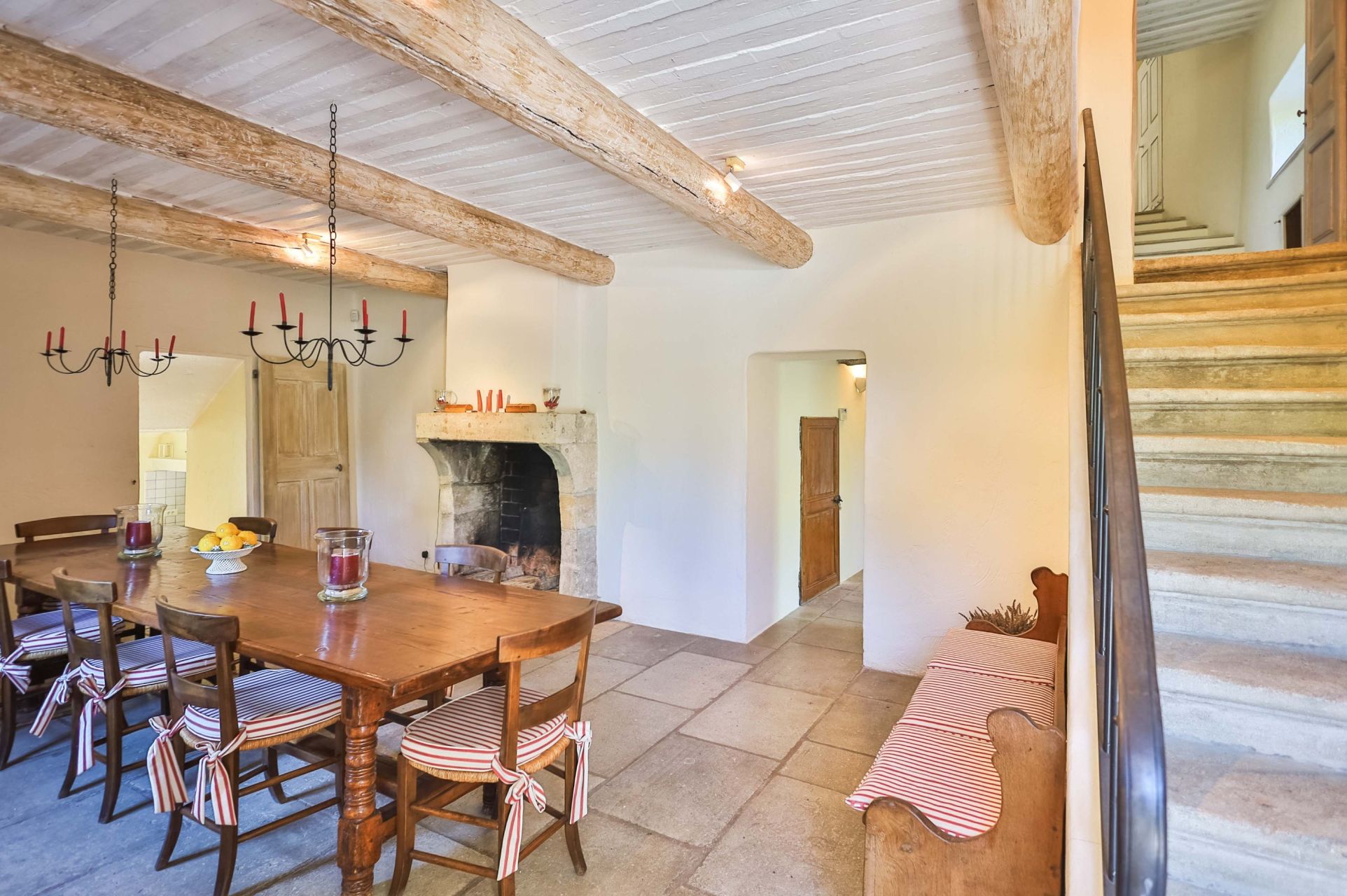 house 10 Rooms for sale on GORDES (84220)