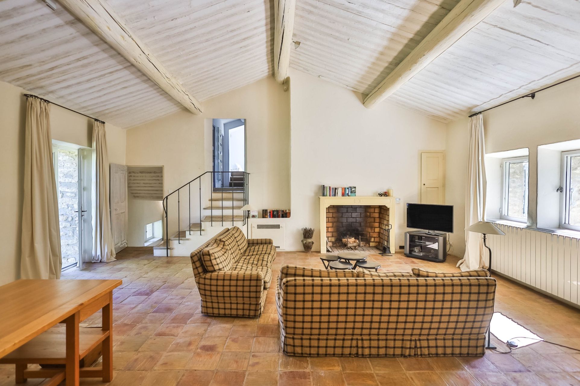 house 10 Rooms for sale on GORDES (84220)