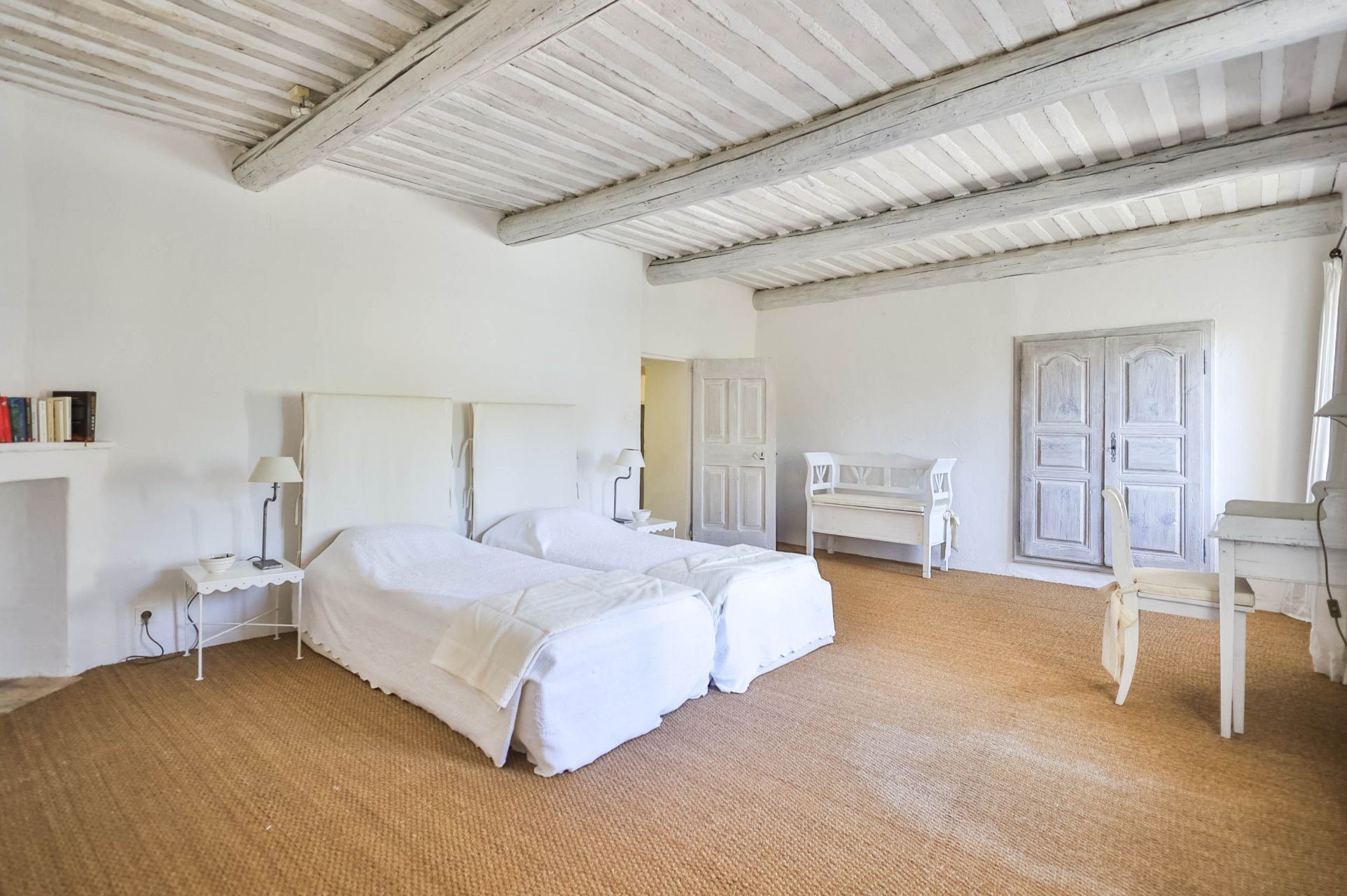 house 10 Rooms for sale on GORDES (84220)