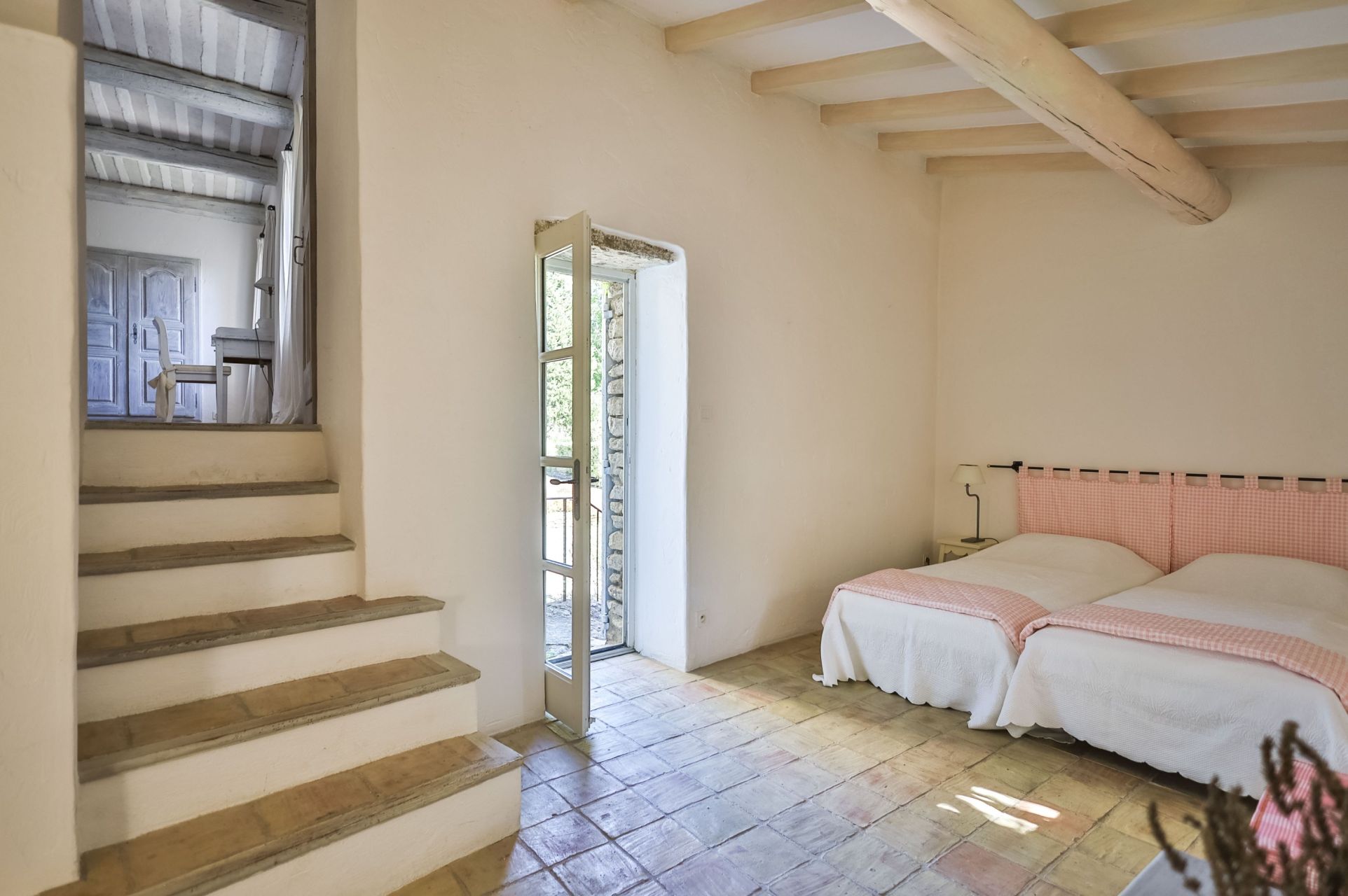 house 10 Rooms for sale on GORDES (84220)