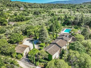 house 10 Rooms for sale on GORDES (84220)