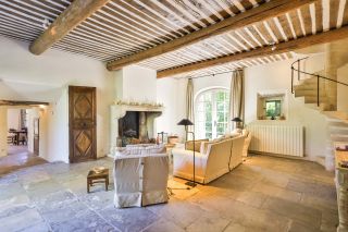 house 10 Rooms for sale on GORDES (84220)