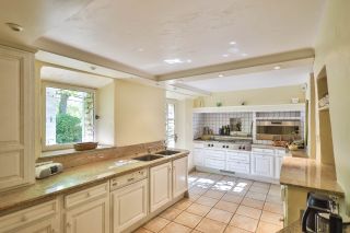 house 10 Rooms for sale on GORDES (84220)