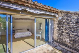house 10 Rooms for sale on GORDES (84220)