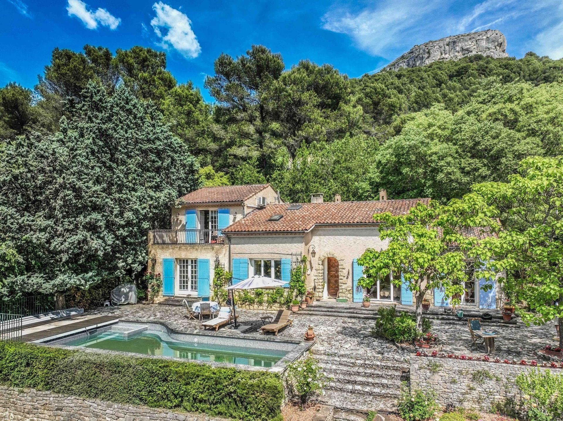 house 6 Rooms for sale on FONTAINE DE VAUCLUSE (84800)
