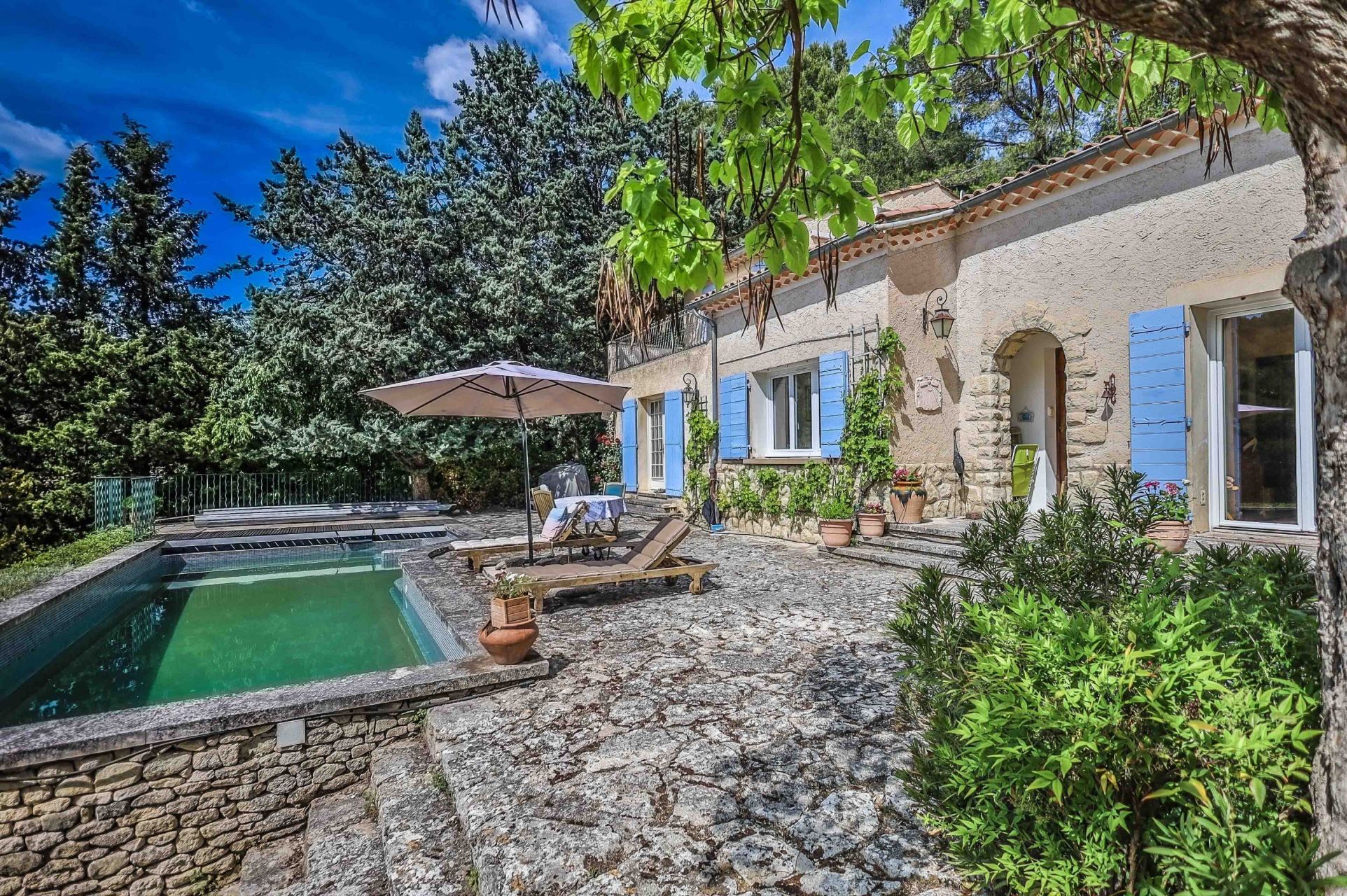 house 6 Rooms for sale on FONTAINE DE VAUCLUSE (84800)
