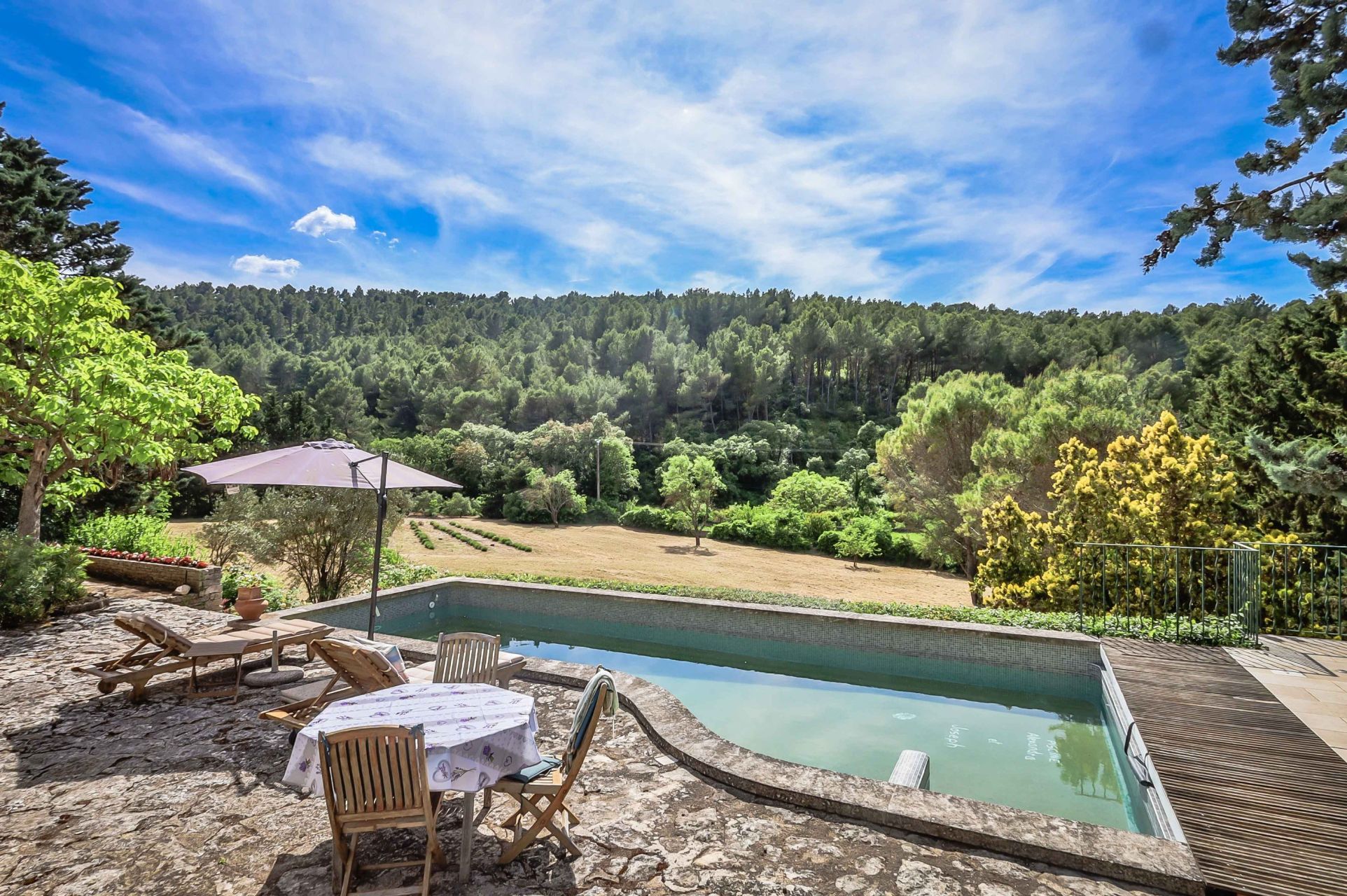house 6 Rooms for sale on FONTAINE DE VAUCLUSE (84800)