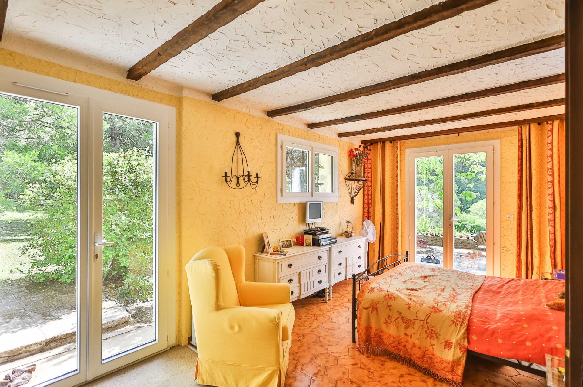 house 6 Rooms for sale on FONTAINE DE VAUCLUSE (84800)