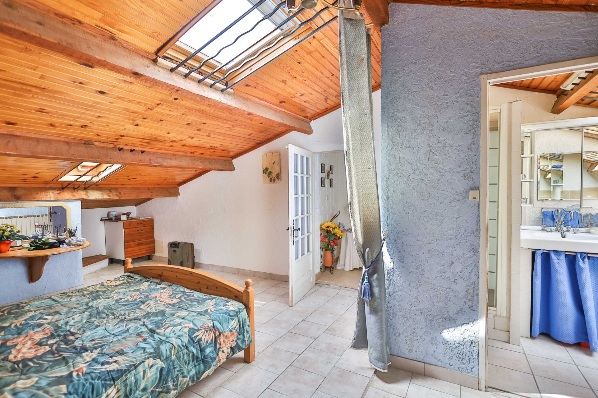 house 6 Rooms for sale on FONTAINE DE VAUCLUSE (84800)