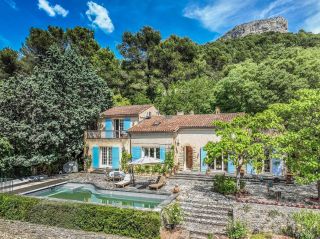 house 6 Rooms for sale on FONTAINE DE VAUCLUSE (84800)