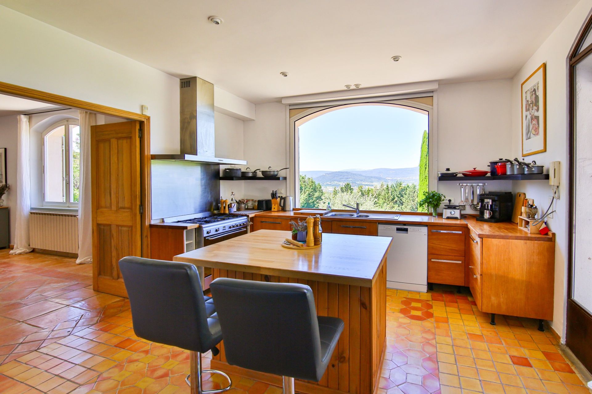 house 10 Rooms for sale on APT (84400)