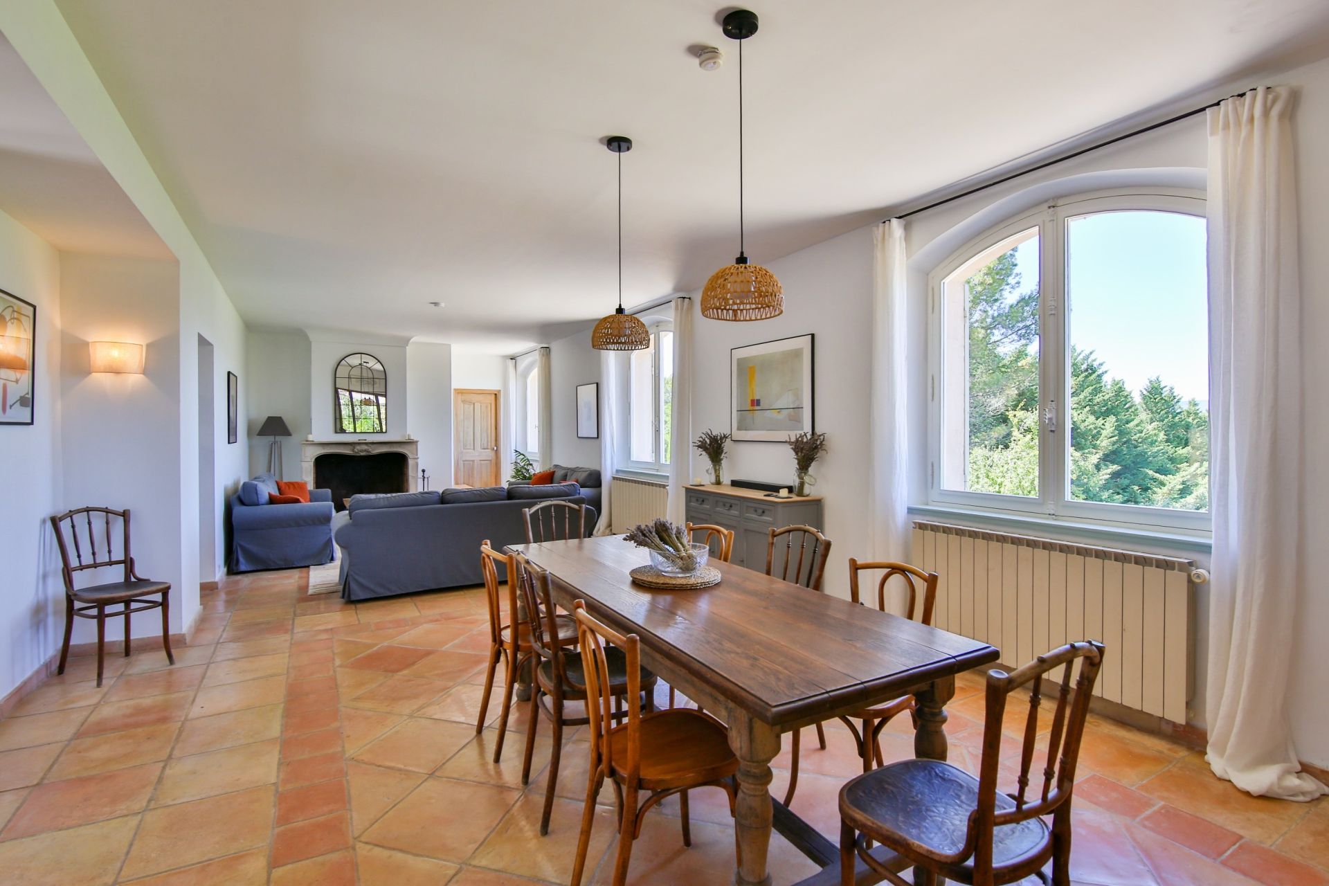 house 10 Rooms for sale on APT (84400)