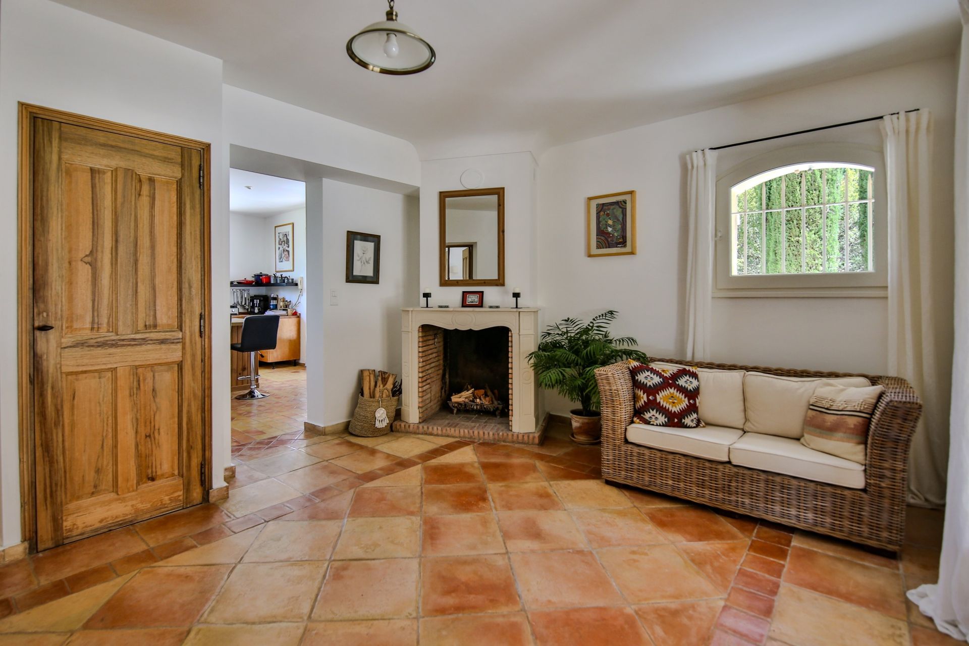 house 10 Rooms for sale on APT (84400)