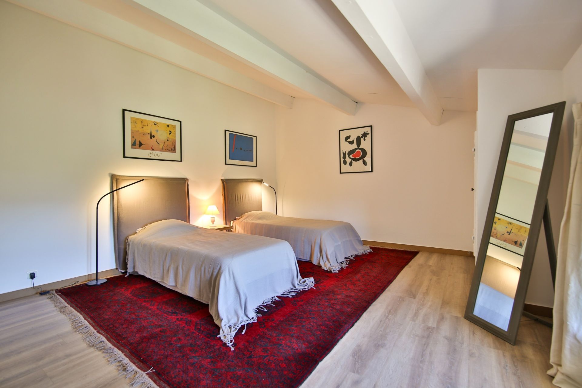 house 10 Rooms for sale on APT (84400)