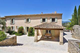 house 10 Rooms for sale on APT (84400)