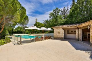 house 10 Rooms for sale on APT (84400)