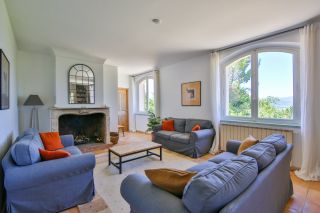 house 10 Rooms for sale on APT (84400)