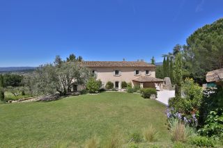 house 10 Rooms for sale on APT (84400)