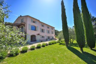 house 10 Rooms for sale on APT (84400)