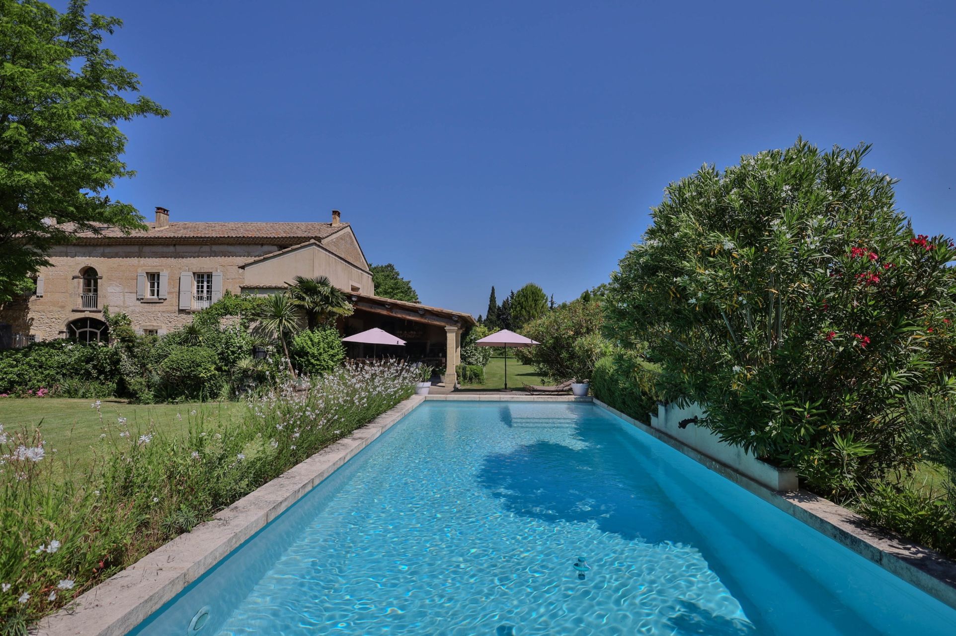 house 10 Rooms for sale on LE THOR (84250)