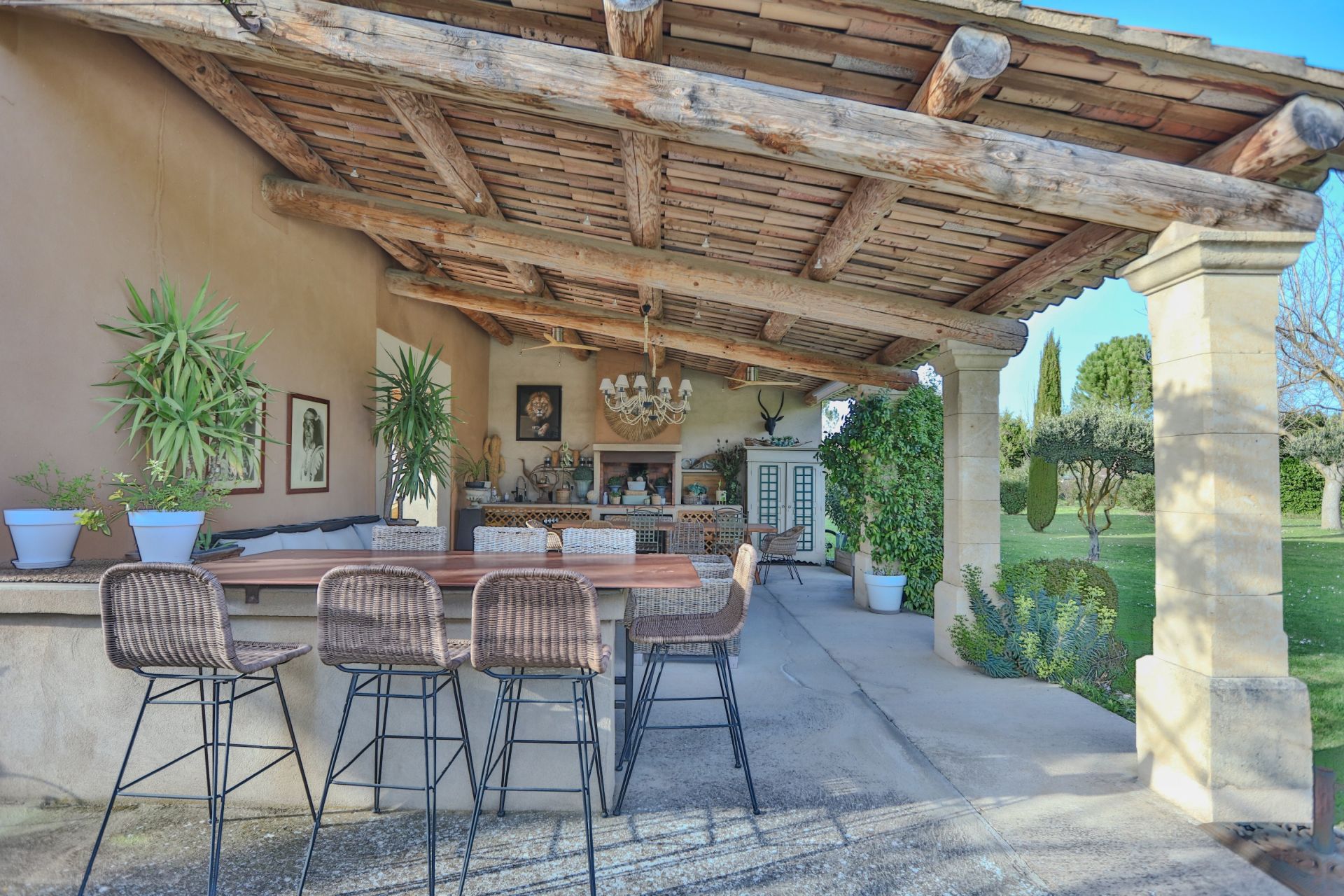 house 10 Rooms for sale on LE THOR (84250)