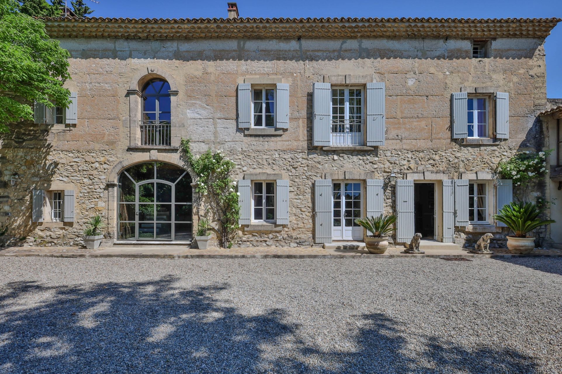 house 10 Rooms for sale on LE THOR (84250)
