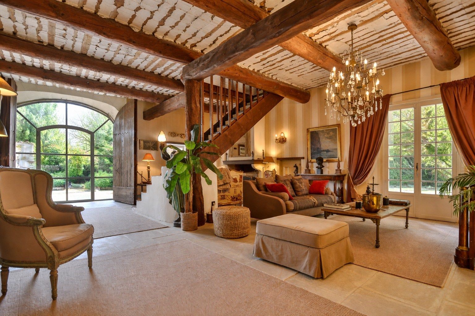 house 10 Rooms for sale on LE THOR (84250)