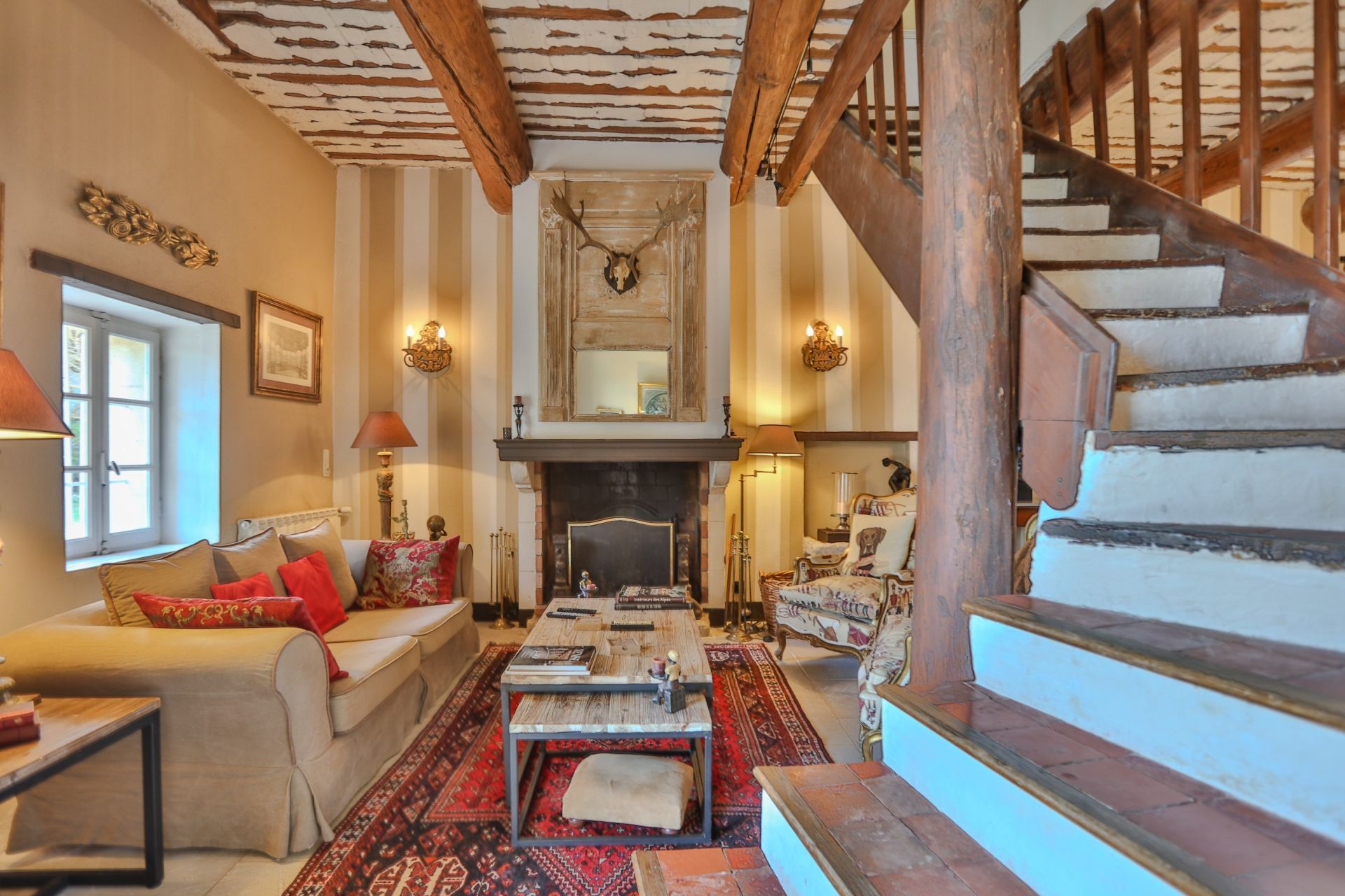 house 10 Rooms for sale on LE THOR (84250)