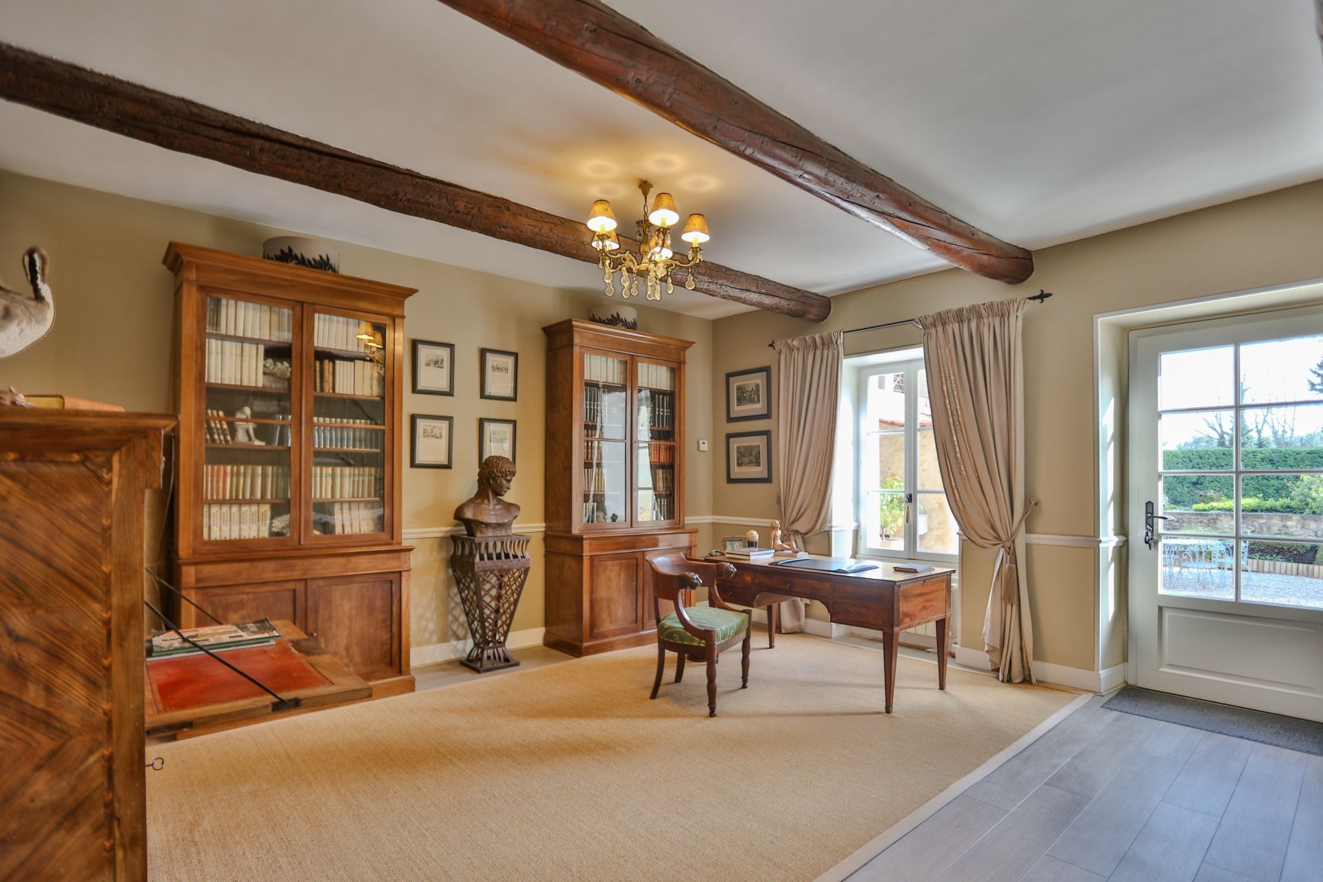 house 10 Rooms for sale on LE THOR (84250)