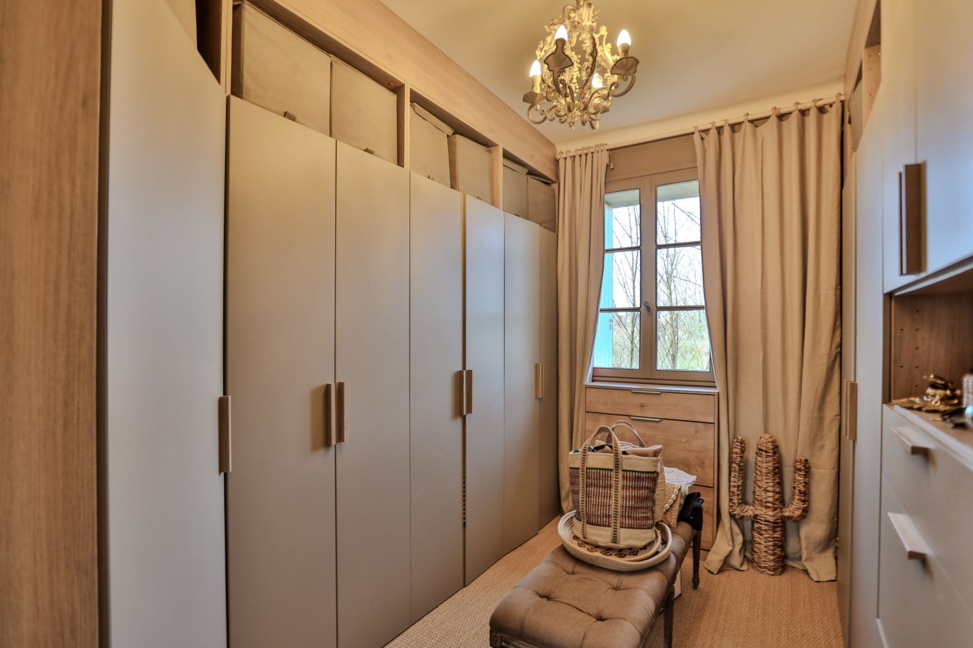 house 10 Rooms for sale on LE THOR (84250)