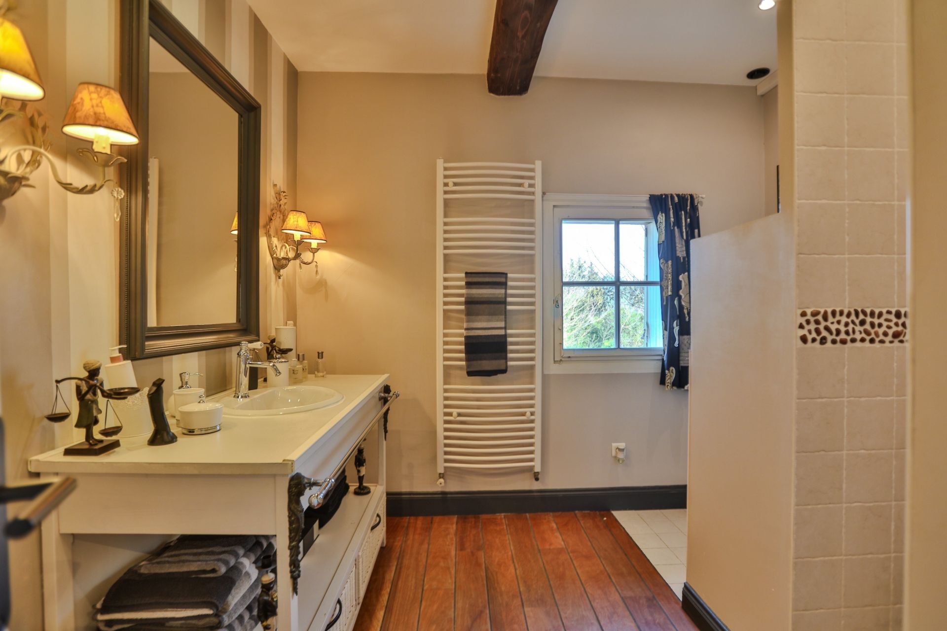 house 10 Rooms for sale on LE THOR (84250)