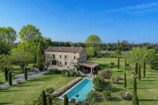 house 10 Rooms for sale on LE THOR (84250)