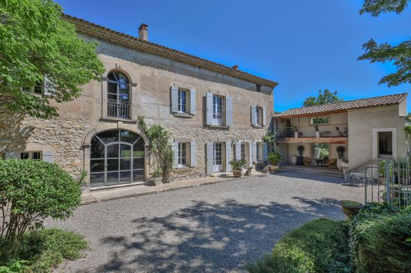Vente Maison Le Thor 10&nbsp;Pièces 410&nbsp;m²