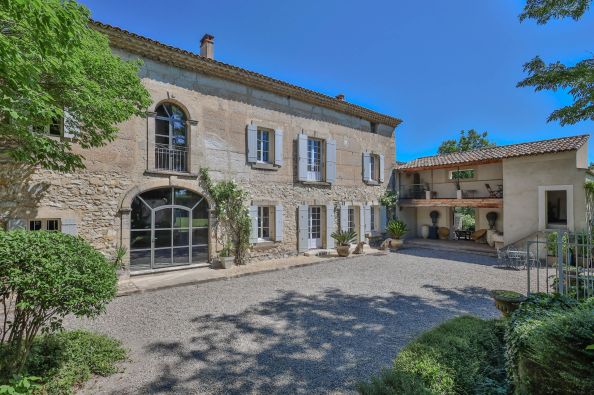 Sale House Le Thor 10&nbsp;Rooms 410&nbsp;m²